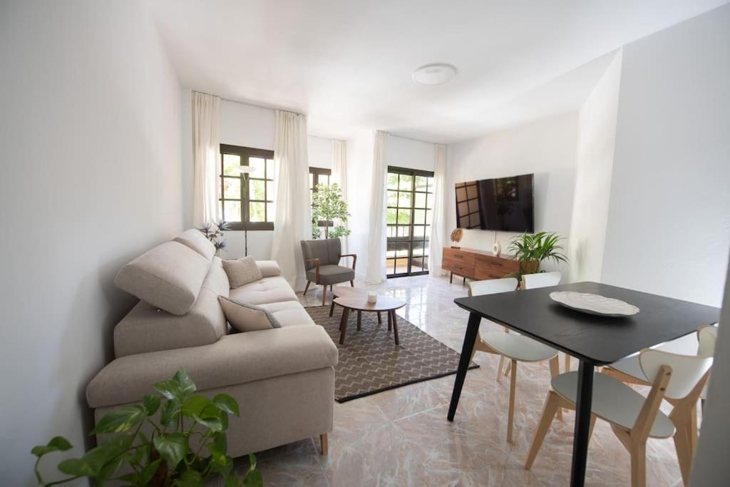 Comfortable Centric Apartment Steps From The Beach Gran Tarajal Bagian luar foto