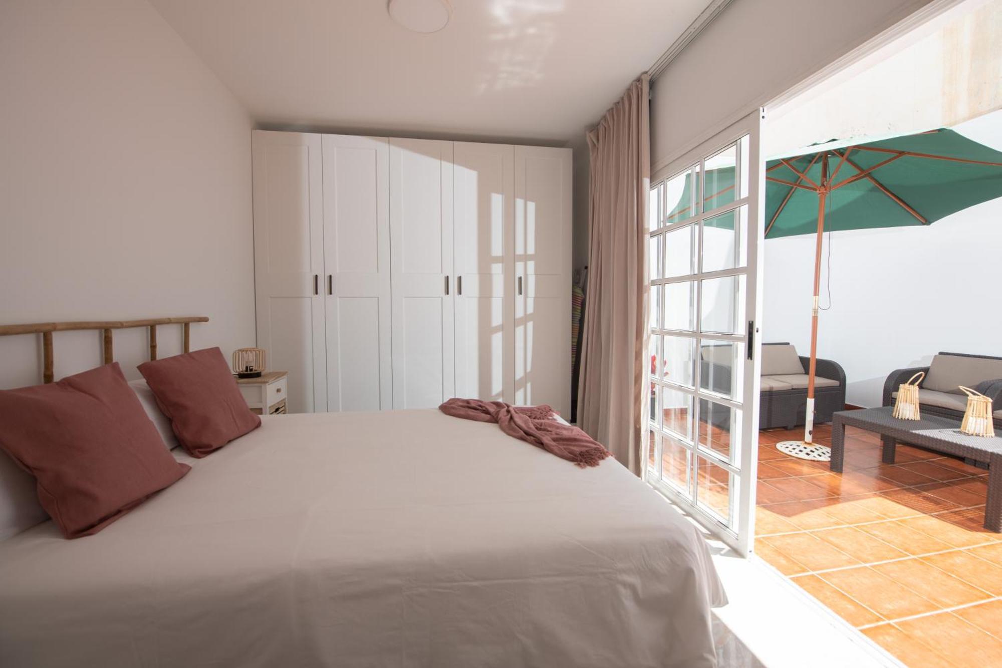 Comfortable Centric Apartment Steps From The Beach Gran Tarajal Bagian luar foto